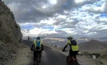 Leh – Khardung La – Nubra Loop Cycling Tour