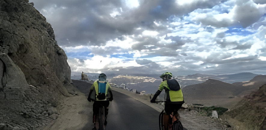 Leh – Khardung La – Nubra Loop Cycling Tour