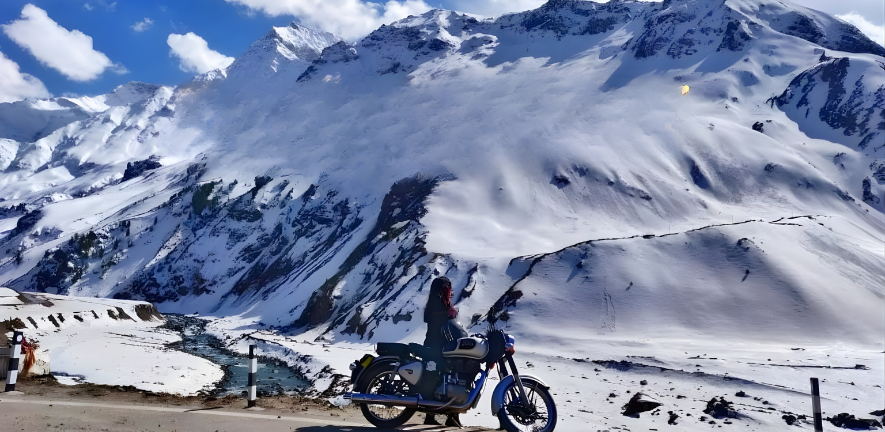 Manali – Sissu Snow Ride via Atal Tunnel Motorcycle Tour