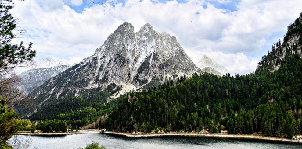 Bhai is nam ka ak package bnana h jha log ghum ske bdiya si ghune layk jgh ho or baki nam ke hisab se dekh lena. (TIME) itne din ka tour hoga jisme hum coustomer ko guide krenge , pani denge , or breakfast denge thik. ab isme muje kya kya chayiye heading, overview, itinerary,includes/excludes, keyphrase, pese, description ab in sab ki detial de rha hu me tuje us hisab se bnana ye chije. overview do jisme muje kya kya chhayiye vo me tumhe bta rha hu ( 250 words ka pura hoga ye overview thik or isme pure pere graph me 2 heading bhi denaak staring me or sk bich methik ,first Peregraph me keyphrase hona chayiye, or ab ke hisab se keywords bhi isme dal dena, SEO friendly hona chayiye pura jisme seo or seo readablility dono 100% shi honi chayiye WordPress pr bn rha hu to uss hisab se bnana thik, or unmap adventure ke liye bna rha hu to thoda uska advertisement ho isiliye 2-3 bar uska pura overview me nam likh dena or ha kuch bhi highlight nhi krna thik, pura simple english or humanized hona chayiye). Itinerary kesi chayiye vo bta rha hu ( isme jitne din ki ye h utne din ki heading or uske according thoda content, SEO friendly hona chayiye pura jisme seo or seo readablility dono 100% shi honi chayiye WordPress pr bn rha hu to uss hisab se bnana thik,simple English or pura content humanized hona chayiye or kuch bhi isme highlight nhi hona chayiye). Includes/excludes me kya kya chayiye ( point waise to hona chayiye lekin point ya fir kuch bhi extra copy krne ke liye na ho ase dena, SEO friendly hona chayiye pura jisme seo or seo readablility dono 100% shi honi chayiye WordPress pr bn rha hu to uss hisab se bnana thik,simple English or pura content humanized hona chayiye or kuch bhi isme highlight nhi hona chayiye). Keyphrase kesa hona chayiye ( heading ke hisab se hona chayiye , is time ke hisab se konsa best rhega vo btana SEO friendly hona chayiye pura jisme seo or seo readablility dono 100% shi honi chayiye WordPress pr bn rha hu to uss hisab se bnana thik,simple English or pura content humanized hona chayiye or kuch bhi isme highlight nhi hona chayiye). Pese bhi bta bhai ki is time ke hisab se kya rate shi rhegi Le bhai puri details dedi h ab koi bhi sikayt nhi aani chayiye ak or bar bta rha hu pura sab kuch SEO or seo readability friendly hona chayiye ( isme 1% bhu glti nhi honi chayiye) or humanized hona chayiye or simple English me hona chayiye